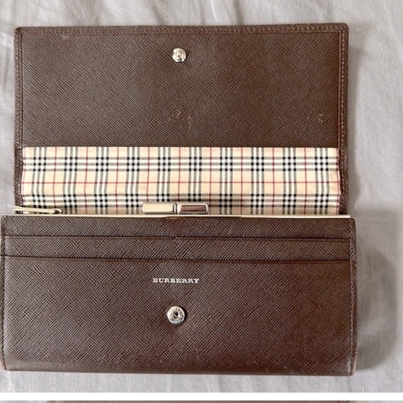 Burberry Long Wallet with kiss lock - Picture 1 of 9